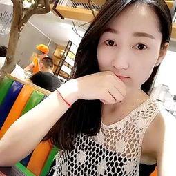 镇平美女吃瓜,探寻乡村风情美食之旅